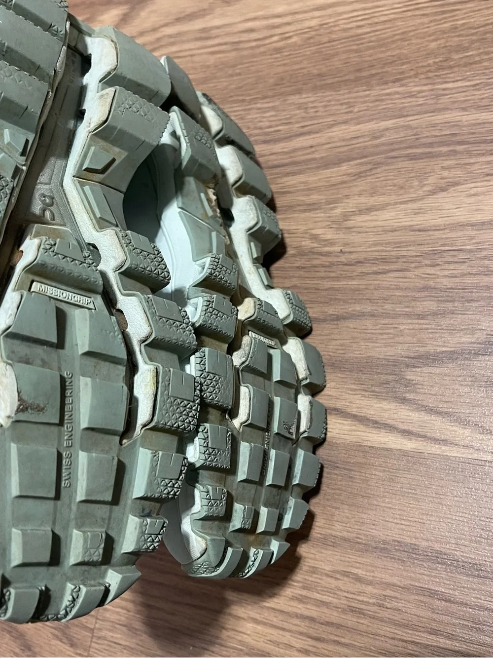 ON CLOUD Cloudventure Women's Running Shoe, Size 7.5, WATERPROOF